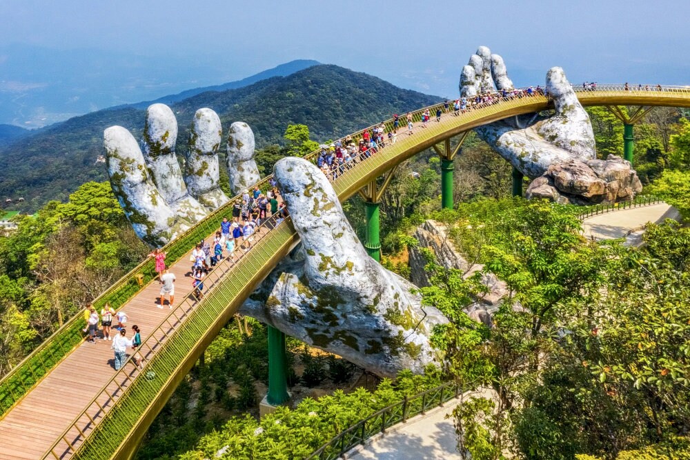 Tận hưởng bầu không khí trong lành của núi non và cây xanh tươi tốt